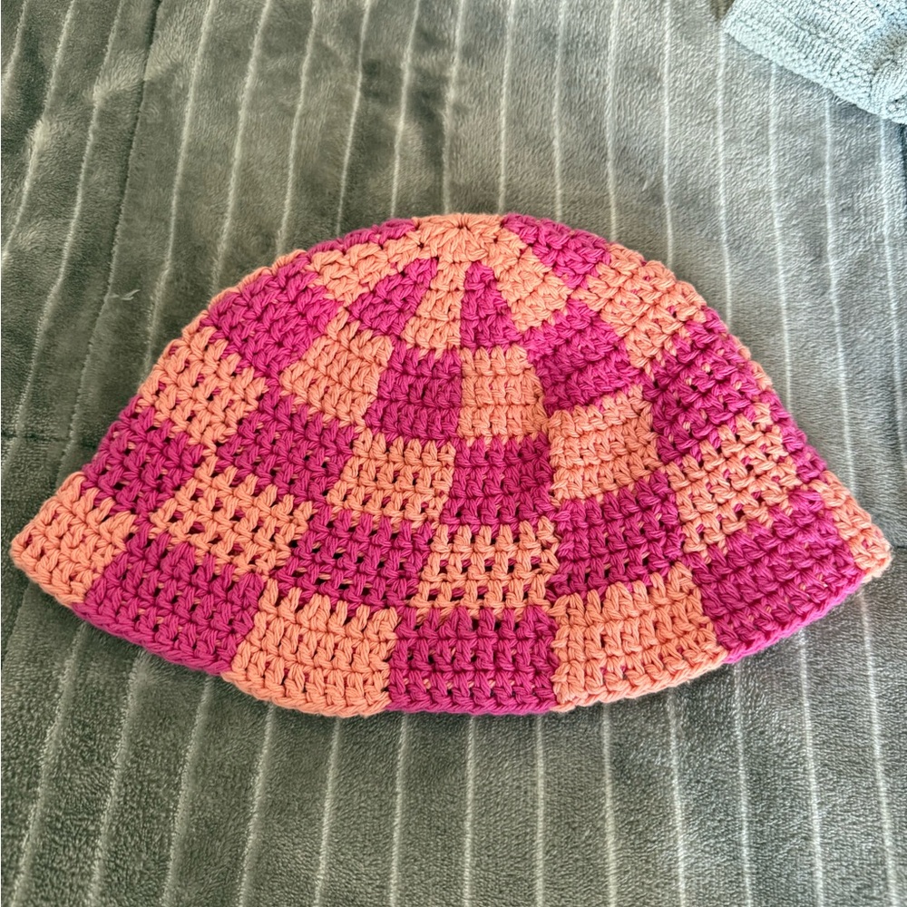 Handmaid by me. Crotchet bucket hat